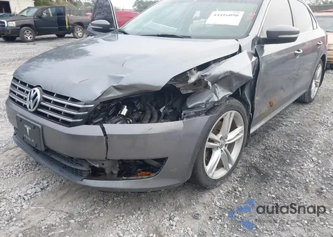 2015 Volkswagen Passat 2.0L Tdi Se z USA, uszkodzony, nr VIN 1VWBV7A33FC034644